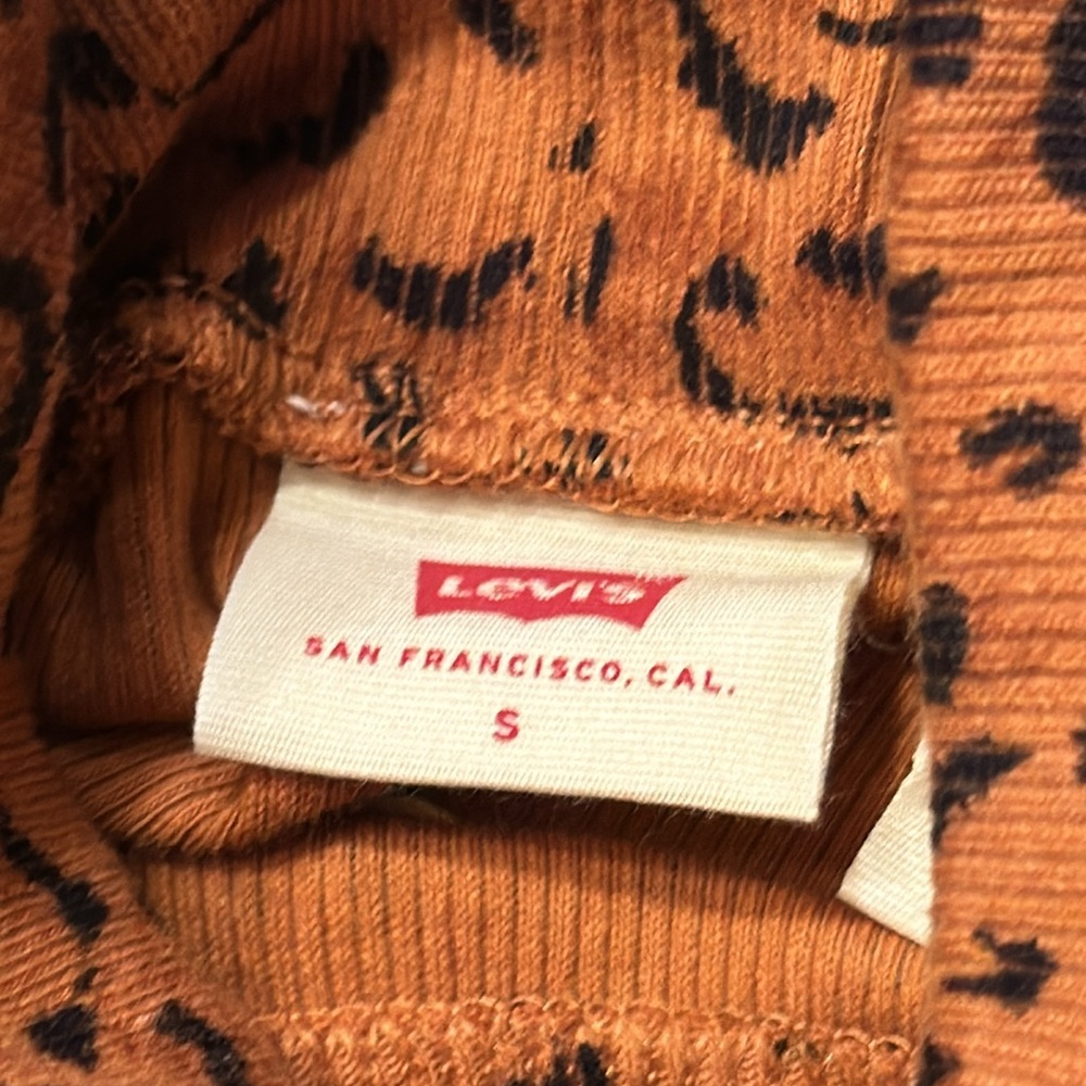 🆕 Levi’s Size Small Leopard 🐆 Top - Picture 5 of 5